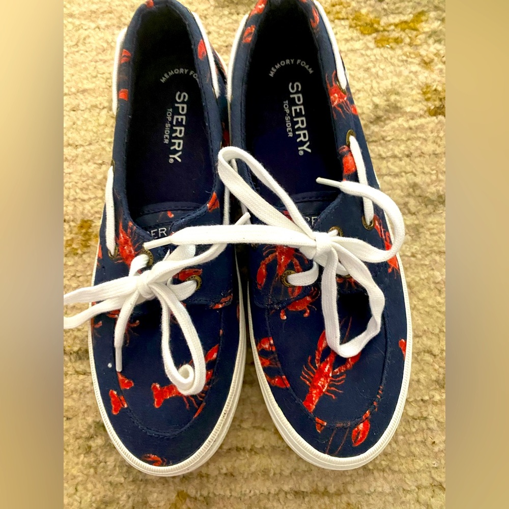 Size 6 Sperry like new with navy and lobsters 🦞 precious